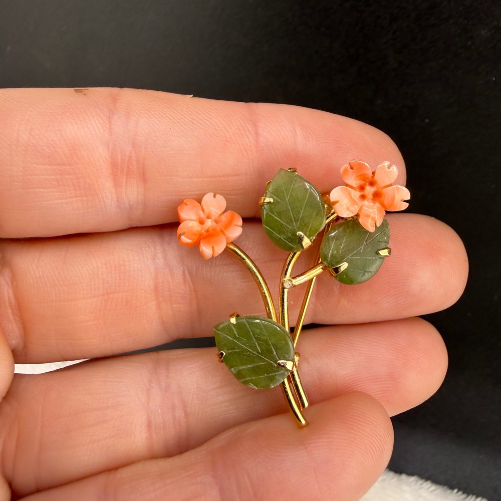 Vintage Coral Jade Brooch Pink Green Carved Stone Flower Leaf Gold Tone READ